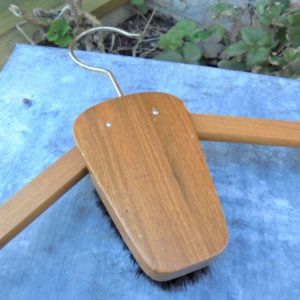 Cintre brosse 70s