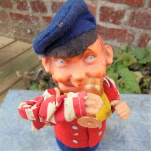 Jouet le Buveur en béret