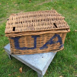 Panier en osier et bois