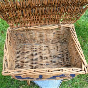 Panier en osier et bois
