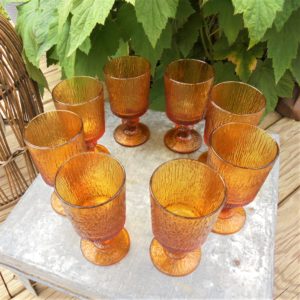 6 verres à pied ambre