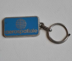 PORTE CLES en métal AEROSPATIALE A320 photo du recto